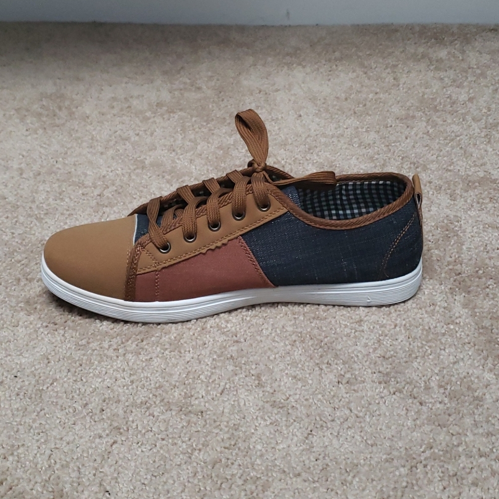 Sneakers, womens 8.5